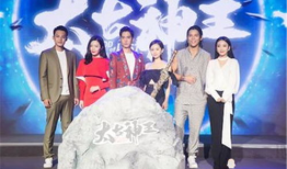 为了吃瓜进娱乐圈却火了,意外走红娱乐圈的跨界传奇